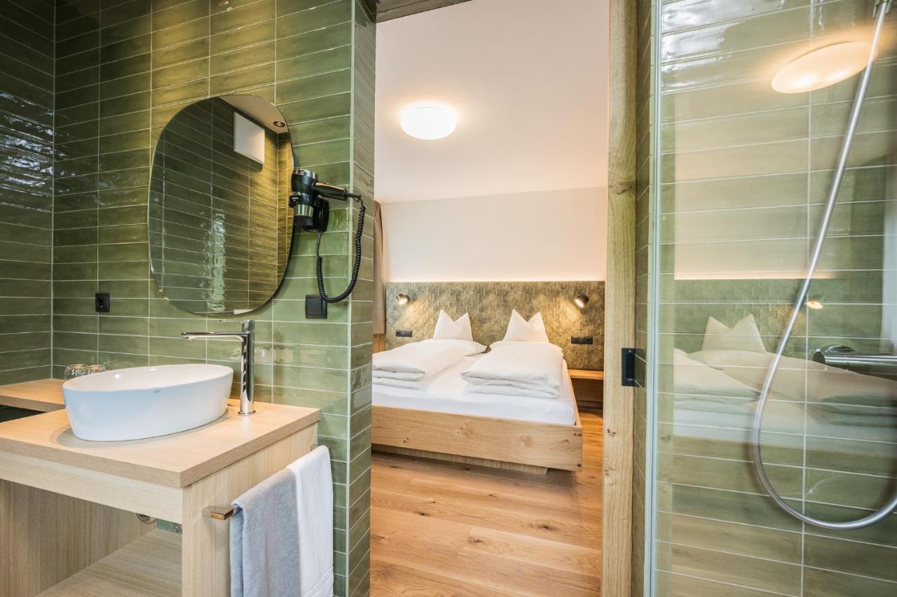 Gasthof Albergo Dolomiten Braies  Exterior photo