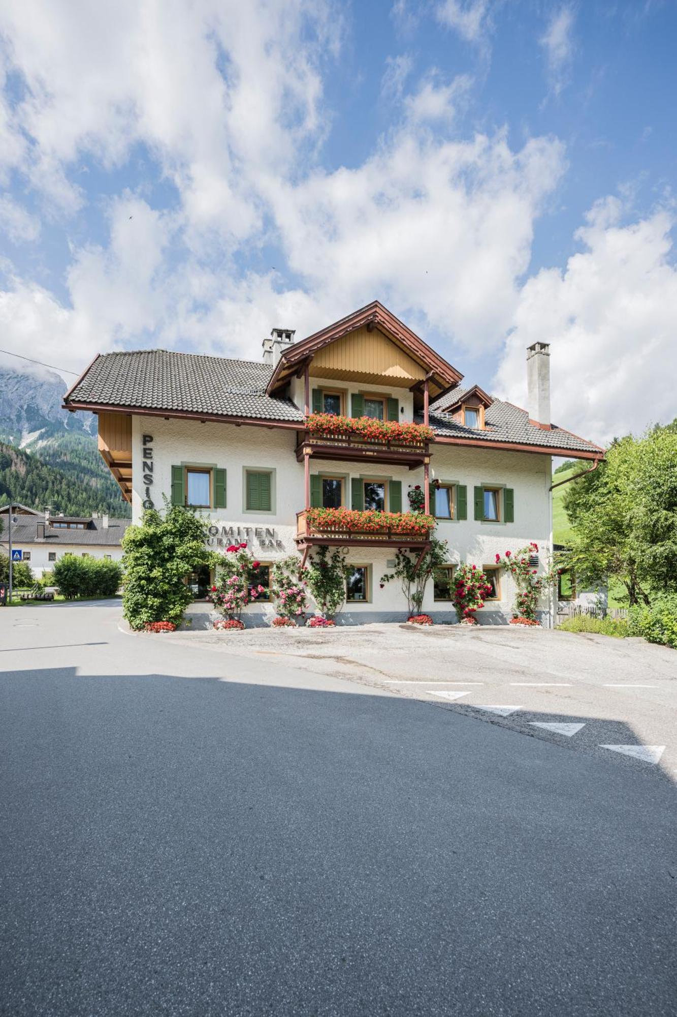 Gasthof Albergo Dolomiten Braies  Exterior photo