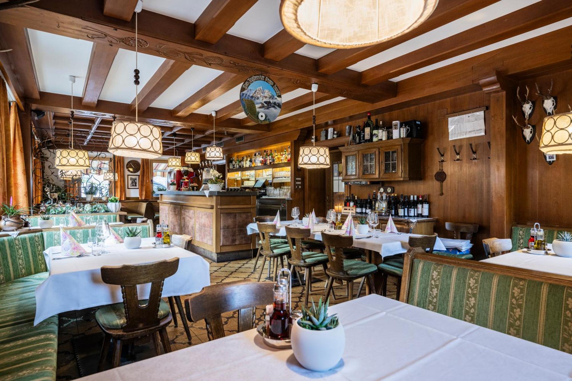 Gasthof Albergo Dolomiten Braies  Exterior photo
