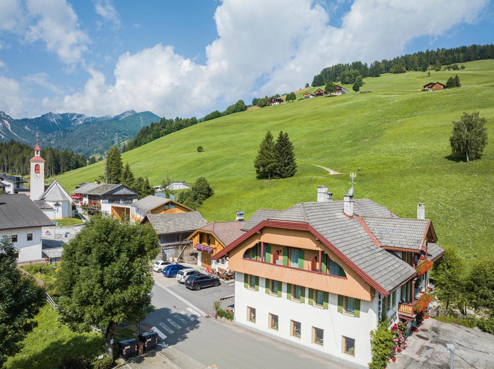 Gasthof Albergo Dolomiten Braies  Exterior photo