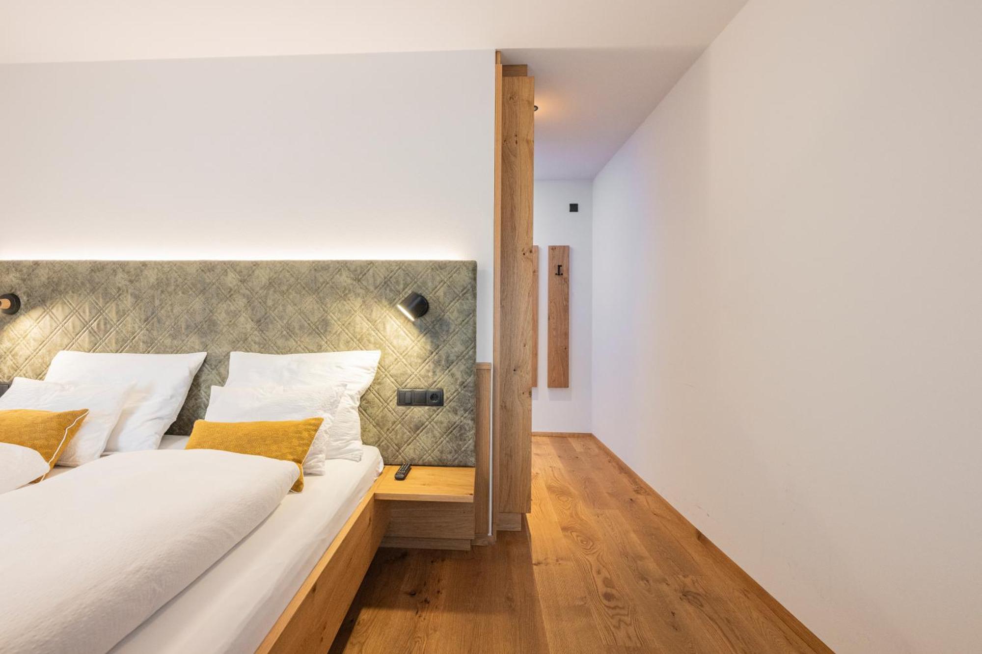 Gasthof Albergo Dolomiten Braies  Exterior photo
