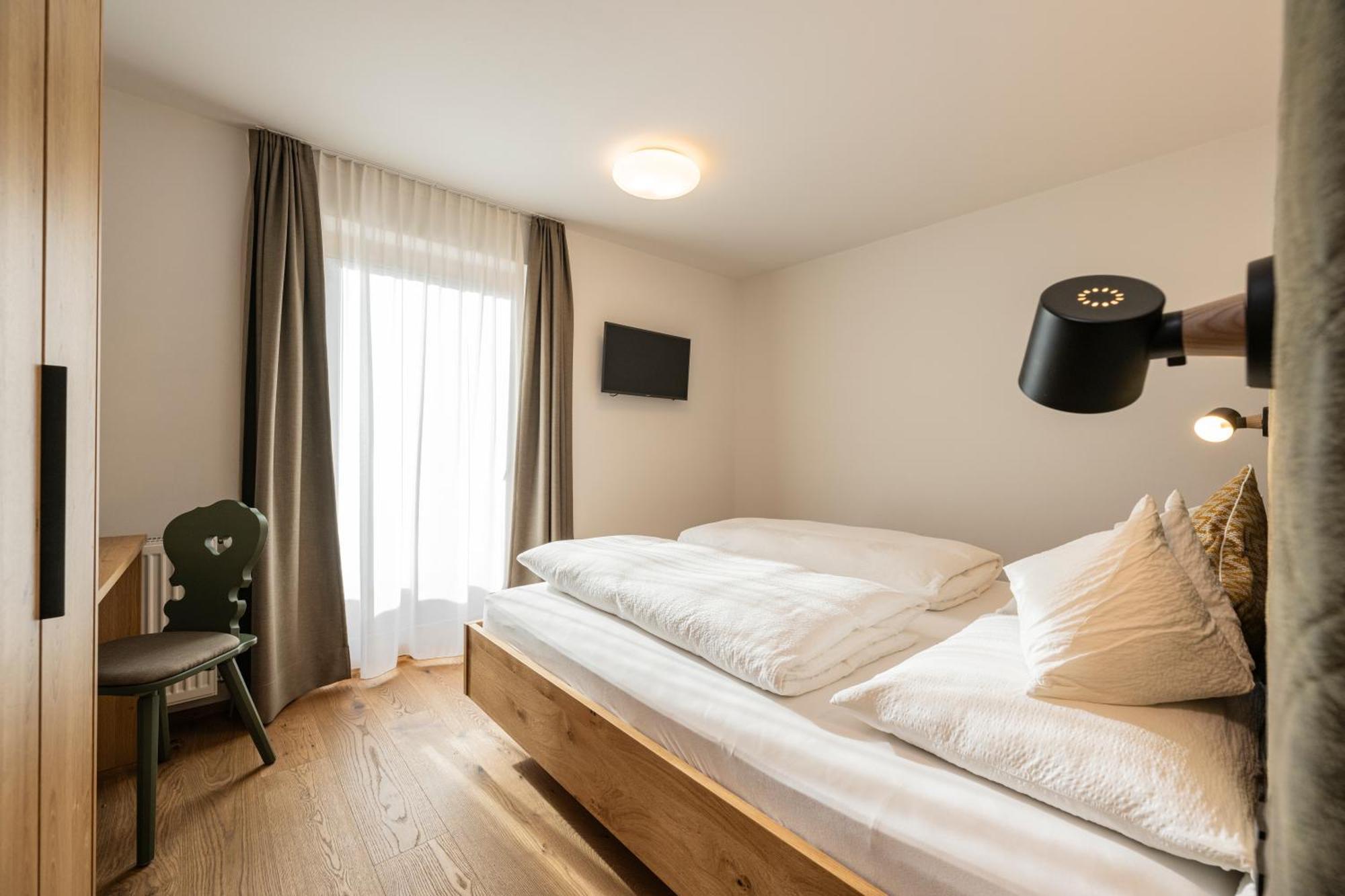 Gasthof Albergo Dolomiten Braies  Exterior photo